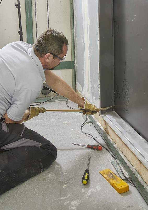 bezpecnostni zkouska - manualni pokus o prekonani delici konstrukce