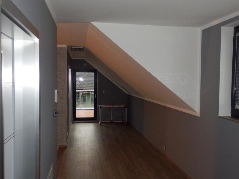 Zkosené sádrokartonové podhledy v rodinném domě v Hrádku u Rokycan